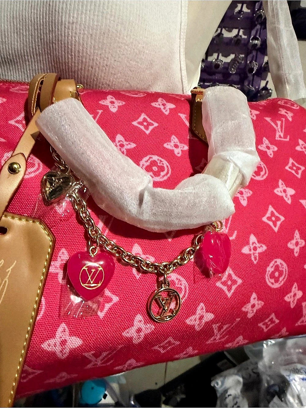 Pink & White Canvas Fashion Duffel Like Bag W/1 Charm - Picture 2 of 9